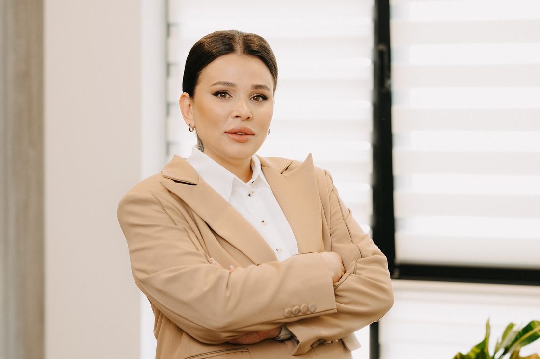 Portret Cristina Nicolaescu, notar public
